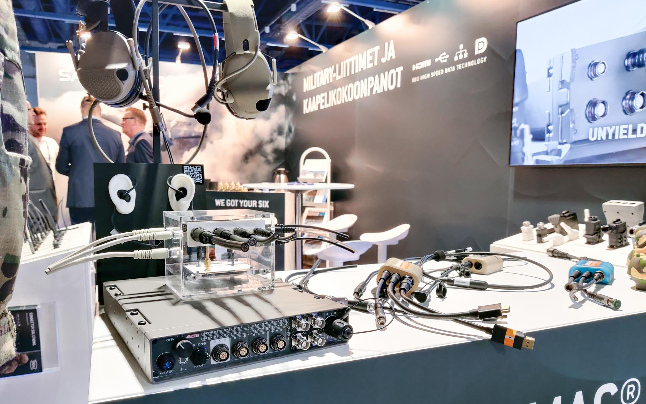 ODU tuotenäytteitä Sähkölehdon messuosastolla